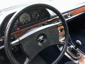 Imagen 9/26 de Mercedes-Benz 280 SE (1983)