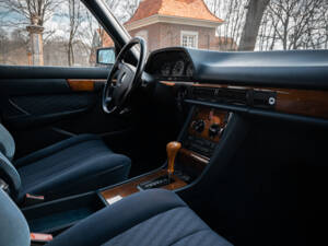 Bild 8/29 von Mercedes-Benz 280 SE (1981)