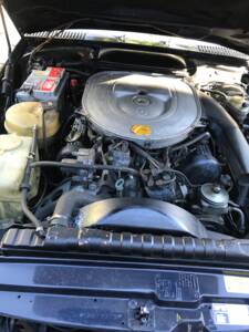 Image 44/53 de Mercedes-Benz 380 SL (1988)