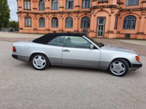 Imagen 69/94 de Mercedes-Benz 300 CE-24 3.4 AMG (1992)