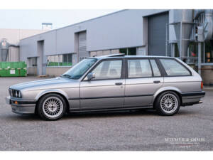 Image 19/50 de BMW 320i Touring (1989)