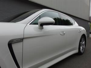 Image 29/98 of Porsche Panamera S (2010)