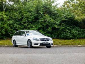 Image 8/50 of Mercedes-Benz C 63 AMG T (2013)