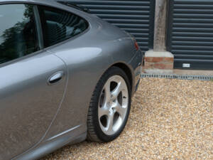Image 19/50 of Porsche 911 Carrera 4S (2003)