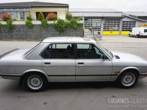 Image 10/59 of BMW 528i (1982)