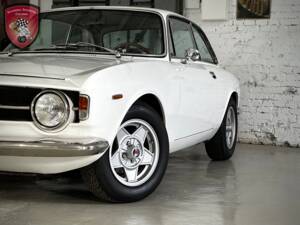 Immagine 16/53 di Alfa Romeo Giulia GT 1300 Junior (1970)
