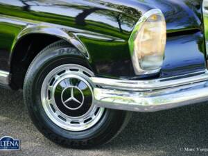 Image 11/52 de Mercedes-Benz 220 SE b (1963)