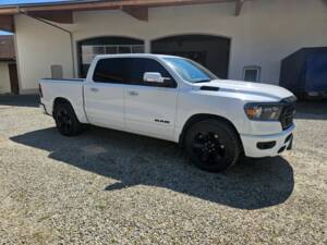 Image 6/62 of Dodge Ram 1500 (2020)