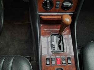 Immagine 16/26 di Mercedes-Benz 300 SL (1989)
