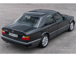 Image 6/34 of Mercedes-Benz 500 E (1992)