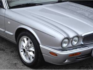 Image 35/36 of Jaguar XJ 8 Sovereign (2000)