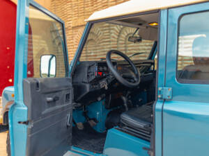 Image 31/58 of Land Rover Defender 110 (1995)