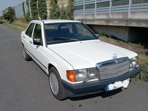 Image 4/16 de Mercedes-Benz 190 E (1984)