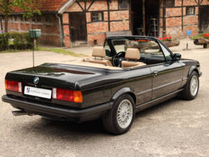 Image 3/83 de BMW 325i (1990)