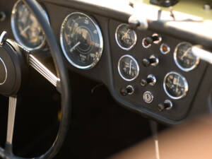 Image 63/89 of Triumph TR 3 (1956)