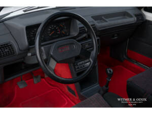 Image 11/23 de Peugeot 205 GTi 1.6 (1987)