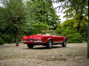 Image 6/54 de Mercedes-Benz 280 SL (1968)