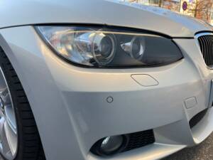 Image 12/28 of BMW 325d (2010)