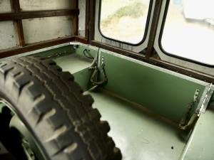 Image 29/44 of Land Rover 80 (1949)