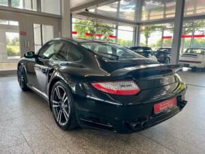 Immagine 4/17 di Porsche 911 Turbo (2010)