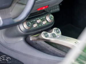 Image 52/85 de Ferrari California (2010)