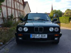 Image 2/21 of BMW 325i Touring (1989)