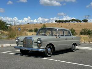 Immagine 3/7 di Mercedes-Benz 190 c (1963)