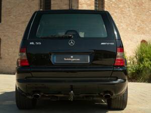 Image 15/50 of Mercedes-Benz ML 55 AMG (2000)