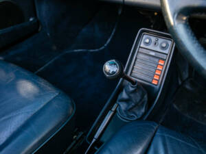 Immagine 17/31 di Porsche 911 Carrera 3.2 (1987)