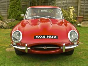 Image 4/50 de Jaguar E-Type (1968)