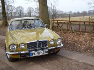 Image 7/13 of Jaguar XJ 6 L 4.2 (1977)