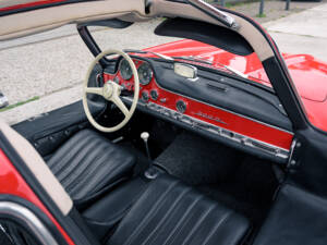 Image 22/38 of Mercedes-Benz 300 SL &quot;Gullwing&quot; (1955)
