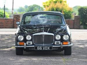 Afbeelding 6/21 van Daimler Double Six Vanden Plas (1973)