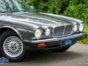 Image 8/57 de Jaguar XJ 12 (1986)
