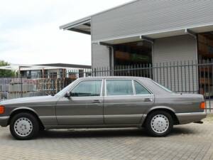 Image 4/7 de Mercedes-Benz 500 SEL (1987)