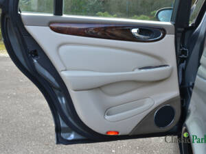 Image 18/50 of Jaguar XJ 8 3.5 (2003)