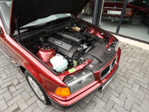 Image 12/88 of BMW 320i (1996)