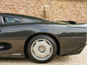 Image 19/50 of Jaguar XJ 220 (1993)