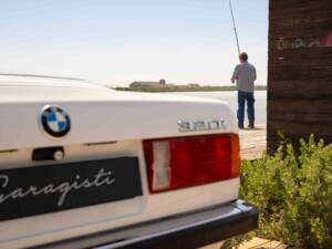 Image 20/70 of BMW 320i (1990)