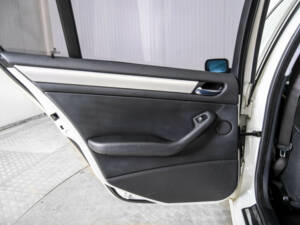 Image 36/50 of BMW 330xi (2002)