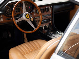 Image 3/40 of Ferrari 365 GT 2+2 (1969)