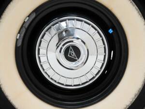 Image 11/15 of Chevrolet Corvair Monza Convertible (1964)