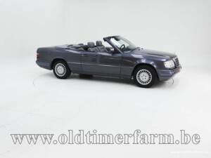 Image 3/15 de Mercedes-Benz E 220 (1995)