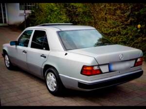 Immagine 19/19 di Mercedes-Benz E 200 (1993)