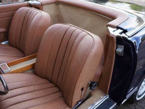 Image 13/50 of Mercedes-Benz 280 SL (1969)