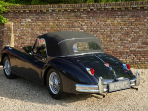 Immagine 27/50 di Jaguar XK 140 DHC (1954)