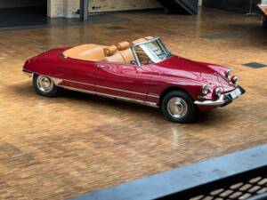 Immagine 8/33 di Citroën DS 19 Usine (1963)