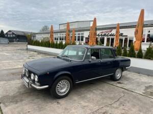 Image 1/4 de Alfa Romeo 2000 Berlina (1974)