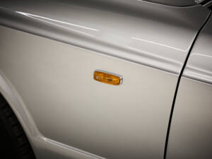 Image 24/77 of Bentley Azure (2001)