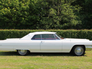 Imagen 3/28 de Cadillac DeVille Convertible (1965)